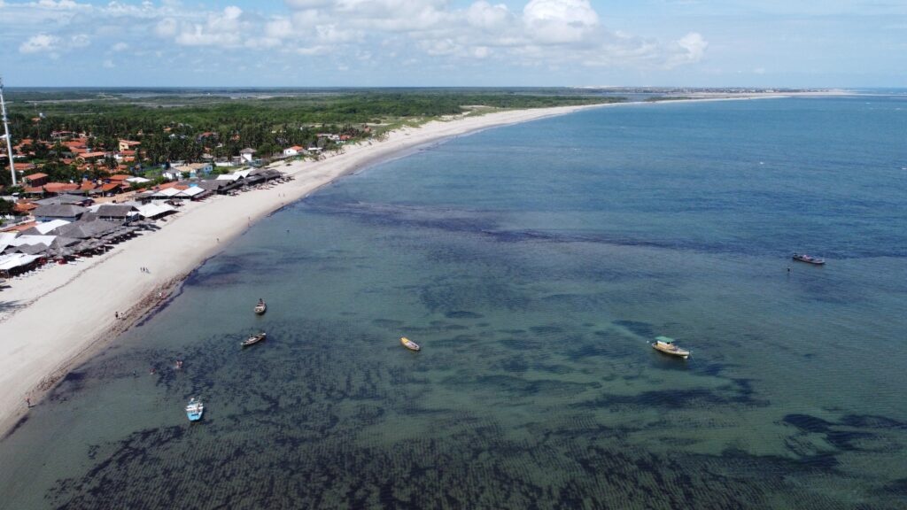 Litoral do Piauí ultrapassa 100 mil visitantes em 2025 e registra crescimento histórico