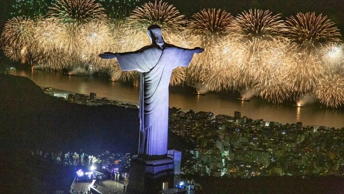 Rio recebe selo de maior réveillon do mundo em cerimônia em Copacabana