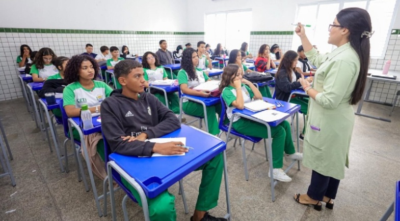 Seduc abre concurso com 4 mil vagas para professores da rede estadual