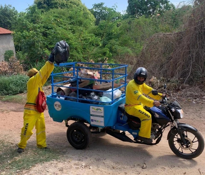Teresina Inicia Coleta de Lixo por Motocicleta