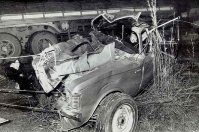 Em agosto de 1976, o Opala de Juscelino foi destruído em acidente na Via Dutra.