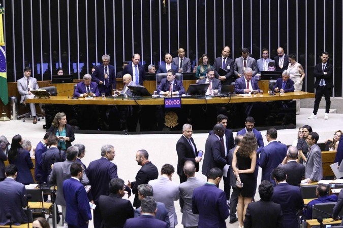 Atraso na votação do Orçamento levanta discussões no STF sobre emendas parlamentares.