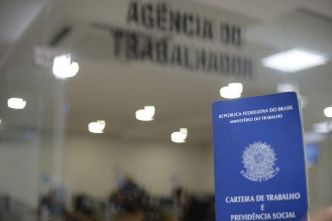 Fim de escala 6x1 tem apoio de 65% dos brasileiros, aponta pesquisa