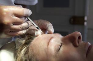 Injeção de toxina botulínica, popularmente conhecido como botox.• Getty Images (Foto: • Getty Images)