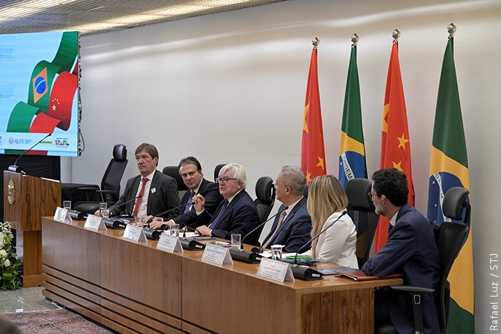 O evento reuniu autoridades e especialistas do Brasil e da China para discutir o impacto da inteligência artificial (IA) na proteção do meio ambiente.