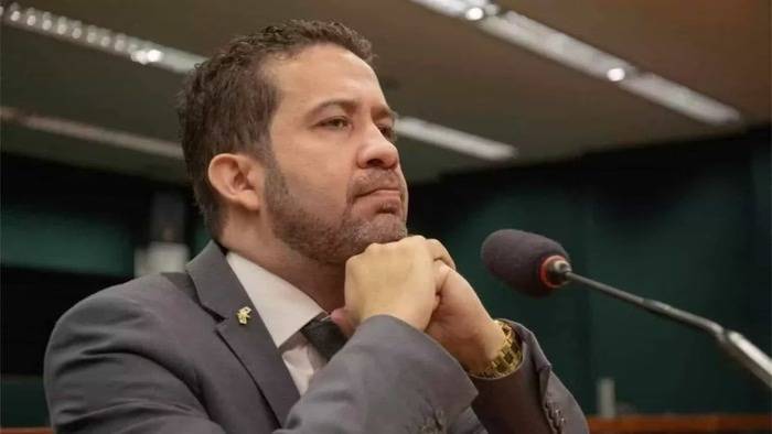 André Janones é internado na UTI após arritmia cardíaca em São Paulo