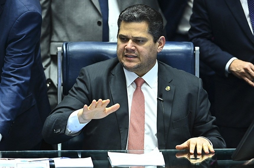 O presidente do Senado, Davi Alcolumbre, comandou a sessão