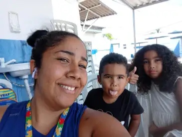 Pérola, de 7 anos, e Ângelo, de 3 anos, são o foco da dedicação da dona de casa Isabele Ferreira.