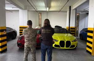 Carros de luxo do Careca do INSS são confiscados pela Polícia Federal em operação no Setor Comercial Sul. (Foto: Policia Federal/Divulgação)