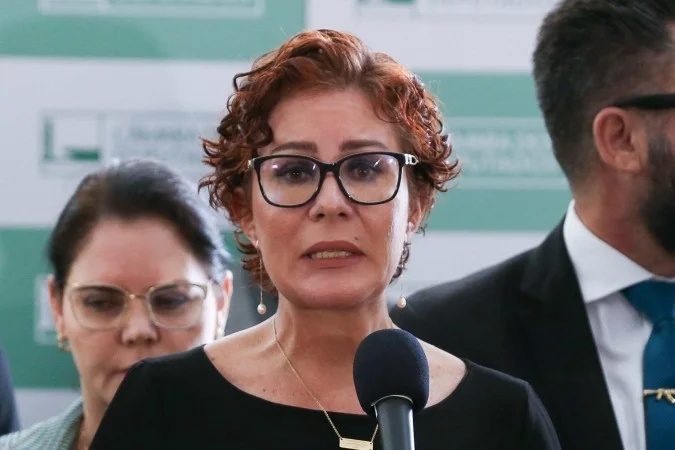 Ameaça da Interpol não intimida Zambelli: "Não me tiram da Itália"