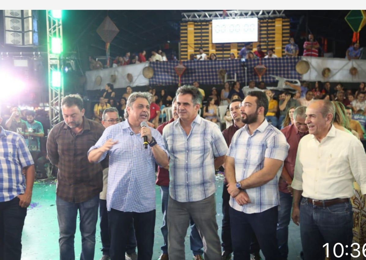 Júlio, o do da festa. É forte, junto ao prefeito cria de Mão Santa. Aqui na festa junina