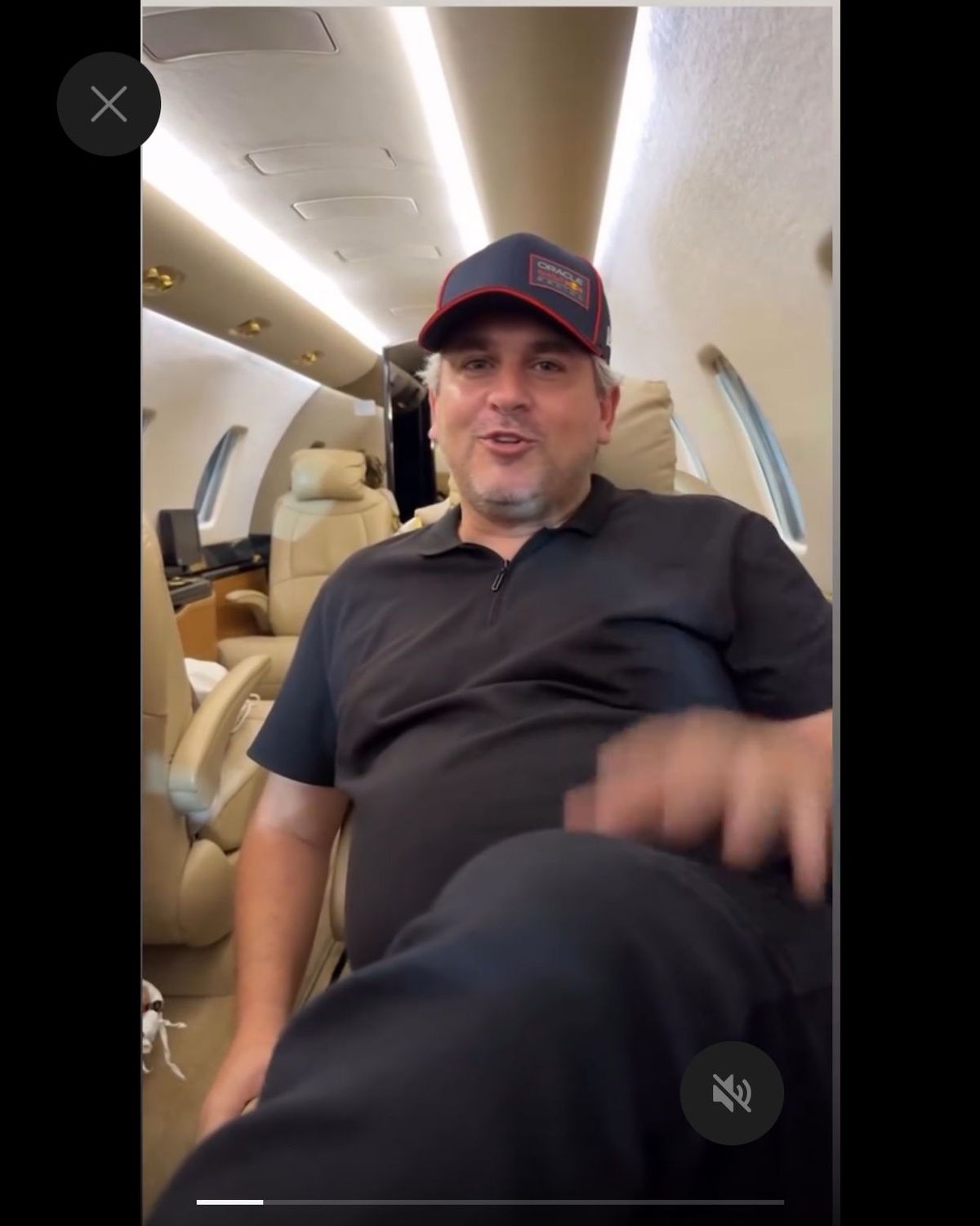 Prefeito Pablo Santos contrata Safadão para show em Picos, com direito a voar no jato do cantor. É mole?