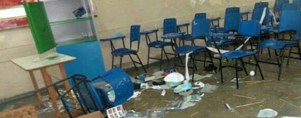 Salas de aula que não condizem com a propaganda oficial