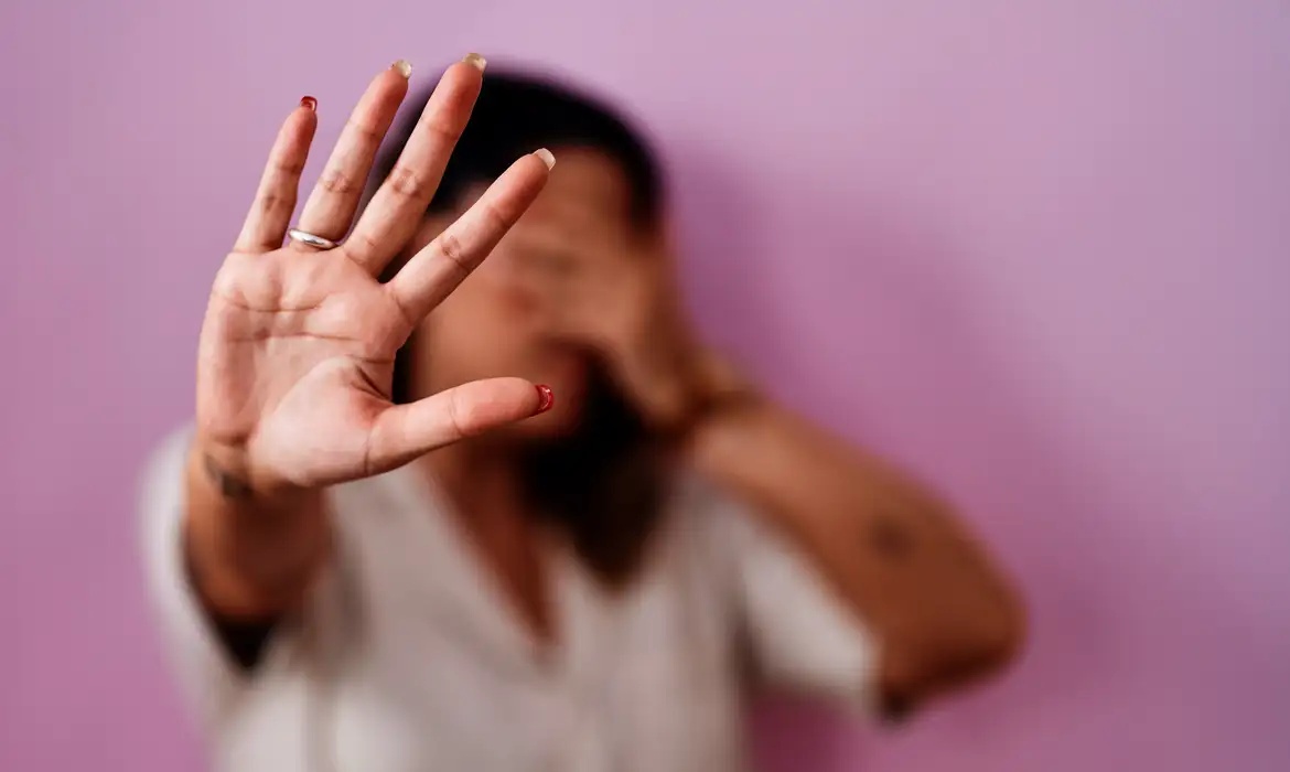Acaba com atenuantes para crimes sexuais contra mulheres