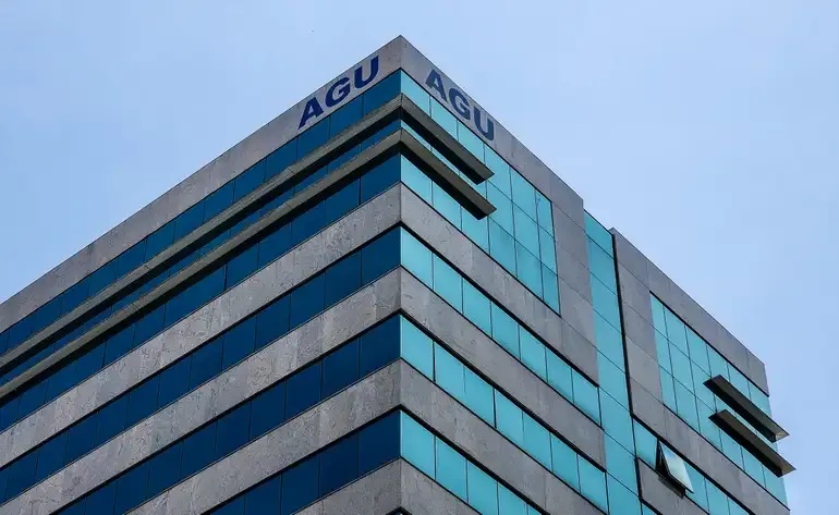 Após acionar STF contra Congresso, AGU elogia presidentes da Câmara e do Senado