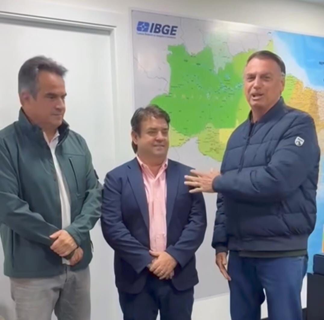 O anúncio in door do nome de Tiago(do meio) para o Senado no Piaui. Na foto Ciro e Bolsonaro