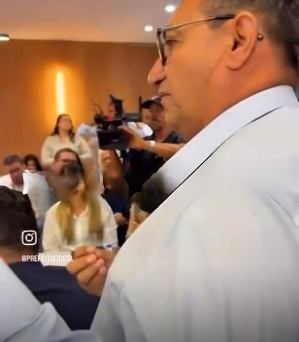 O prefeito Nestor relatando o problema da agua que o levou apelar ao governo baiano