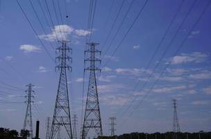 Redes de transmissão de energia: setor é essencial para economia (Imagem gerada com auxílio IA/Leonardo Albertino) (Foto: Divulgação / InfoMoney)