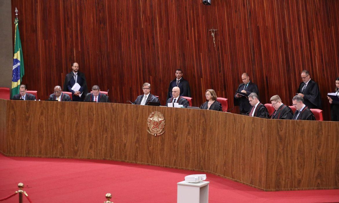 Sessão plenária do Tribunal Superior Eleitoral (TSE) em 10/10/2023