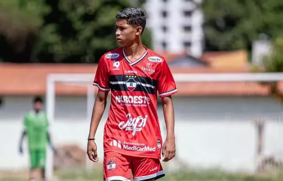 Alex Mariano, de 16 anos, era jogador do River PI