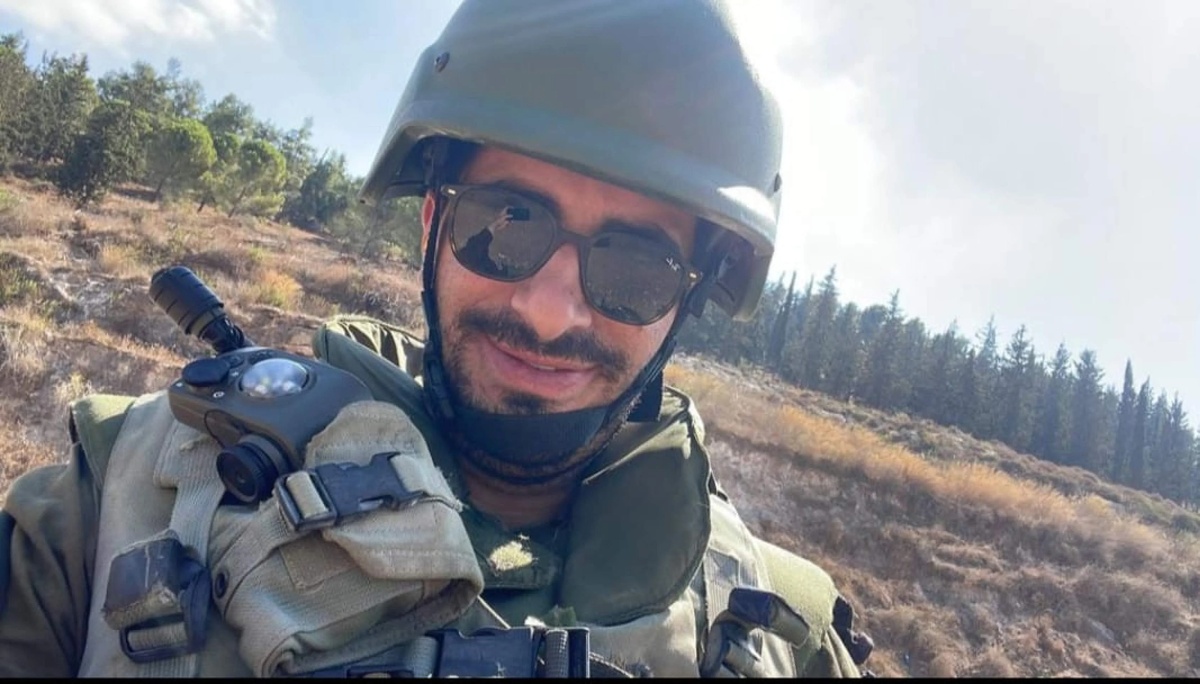 Ariel Lubliner em foto tirada em treinamento militar nas Forças de Defesa de Israel