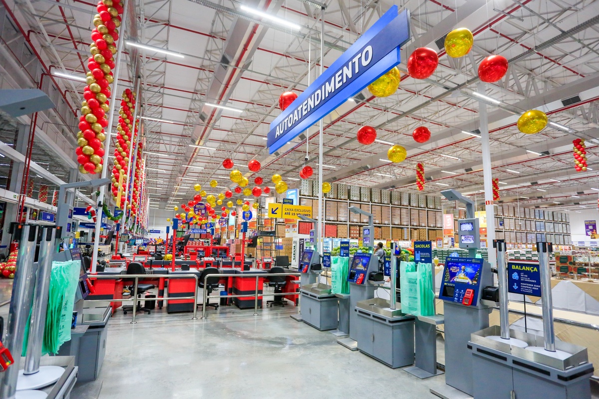 Caixas de autoatendimento aprimoram a experiência do cliente e já estão disponíveis em mais de 70% do parque de unidades da rede
