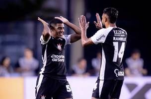Corinthians comemora gol sobre o Vasco (Foto: Esporte News Mundo)