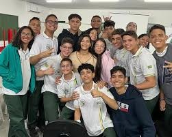 Estudantes do ensino integral têm notas maiores no Enem, diz estudo