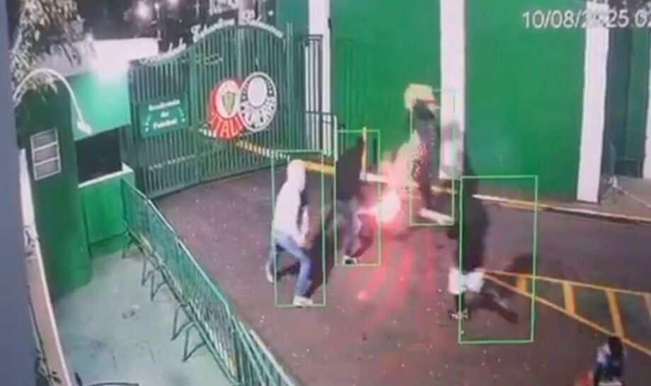 Imagens do ataque à concentração do Palmeiras