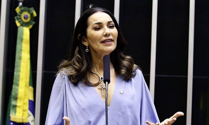 Margarete, nos bastidores, procura se beneficiar