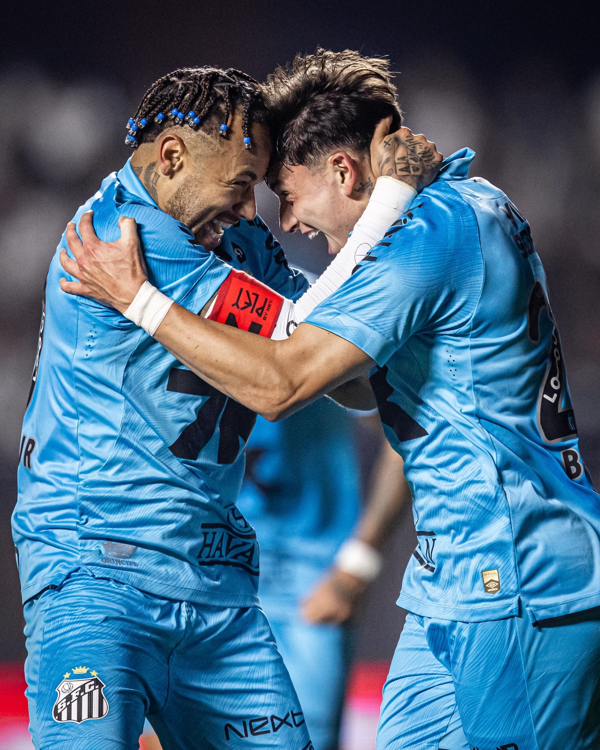 Neymar comemora o segundo gol do Santos com Barreal