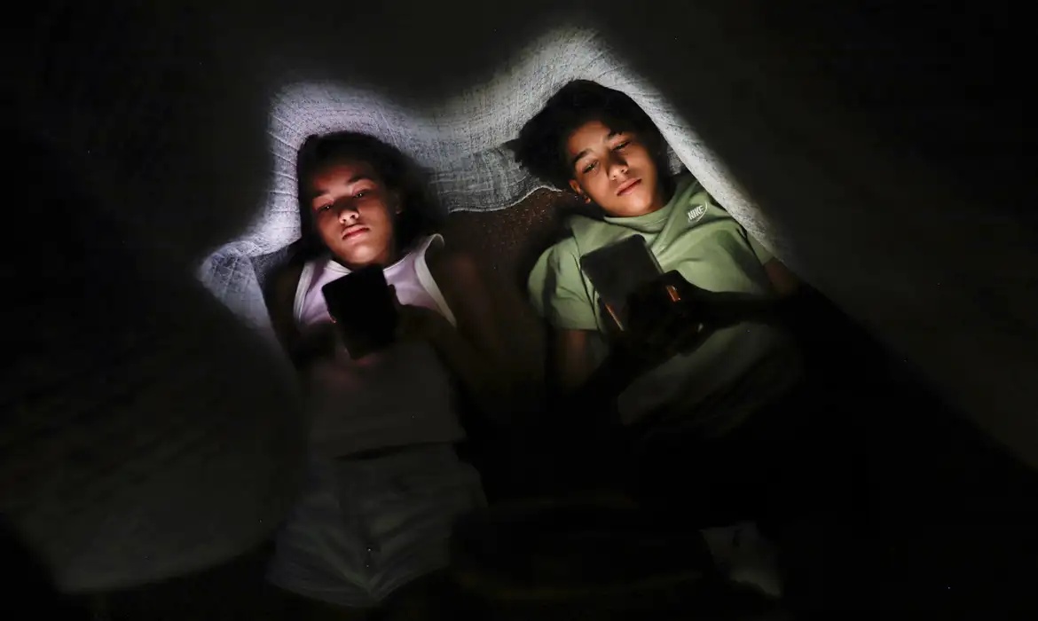 para proteger crianças e adolescentes nas redes sociais