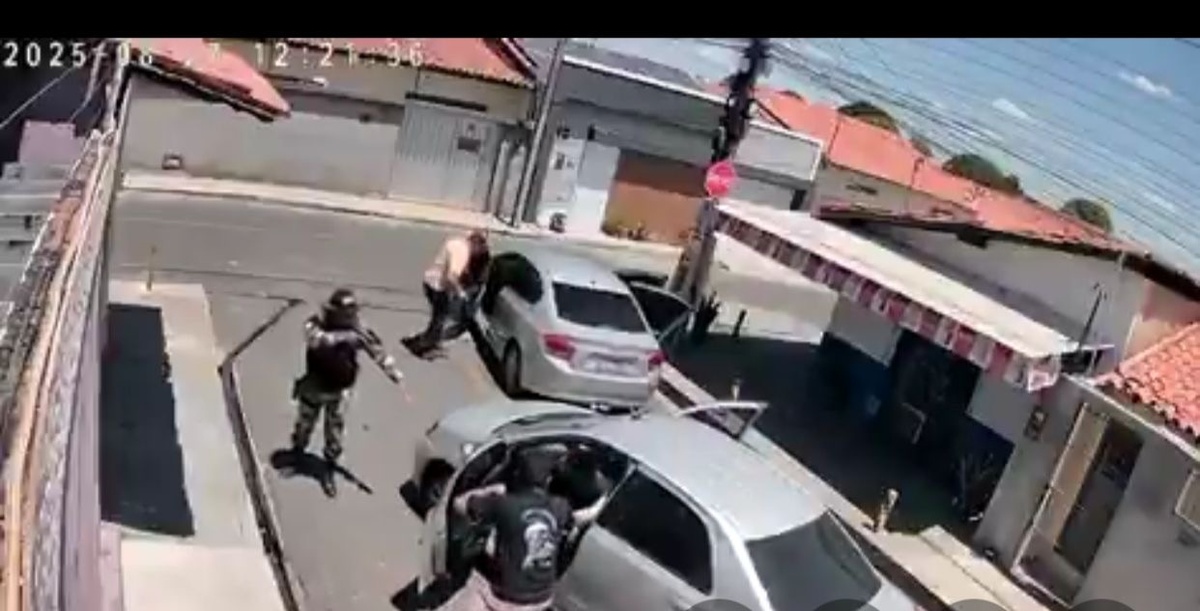 Polícia aborda suspeito de homicídio