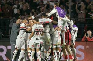 São Paulo comemora classificação nos pênaltis diante do Atlético Naciona (Foto: Nelson Almeida/AFP)