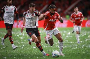 Saúl e Wesley em Internacional x Flamengo (Foto: Maxi Franzoi/AGIF)