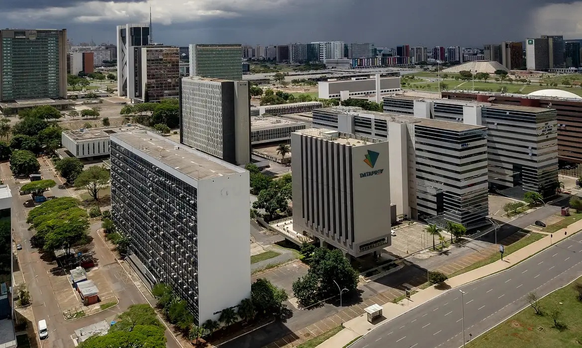 abre 40 processos sobre descontos ilegais em pensões do INSS