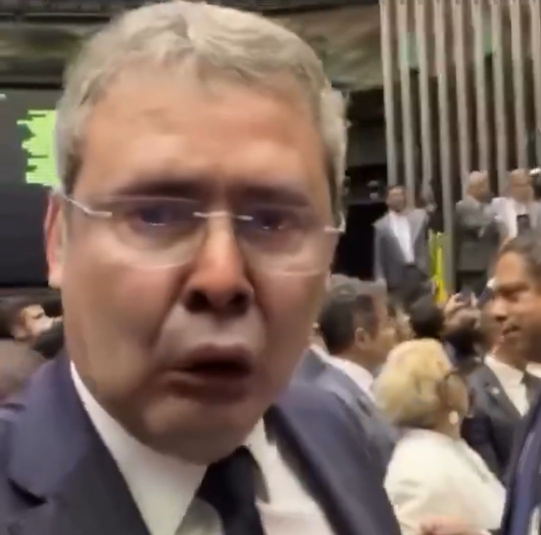 Alguém já viu isso? Diga o nome do filme