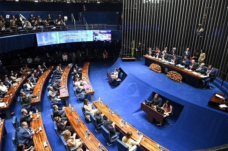 aprova proposta que altera a Lei da Ficha Limpa