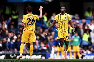 Brighton em campo (Foto: HENRY NICHOLLS/AFP VIA GETTY IMAGES)