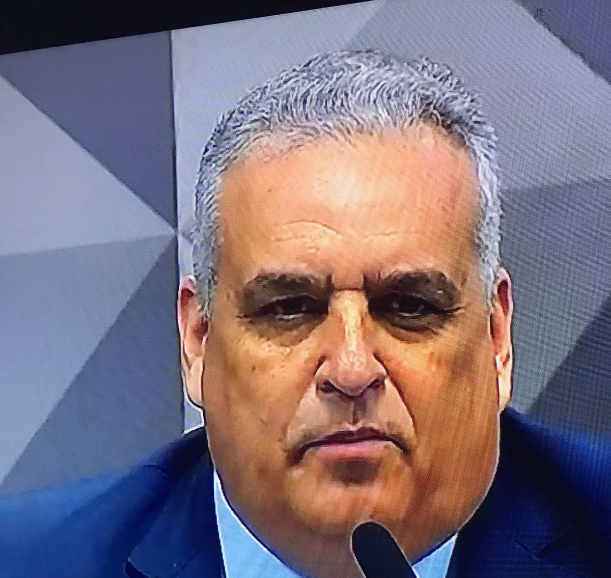 Como relator, o deputado Alfredo Gaspar quer adotar na CPMI a postura arrogante e policialesca de promotor de  justiça. Age condenando.