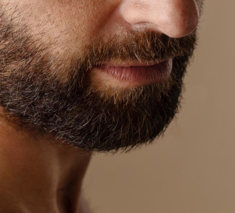 Comprimento curto a médio e contorno bem definido, barba italiana é a tendência do momento para os homens