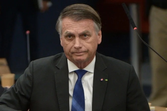Em 8 de julho, Bolsonaro, aos risos, comparou o cabelo crespo de uma pessoa negra a um "criatório de baratas"