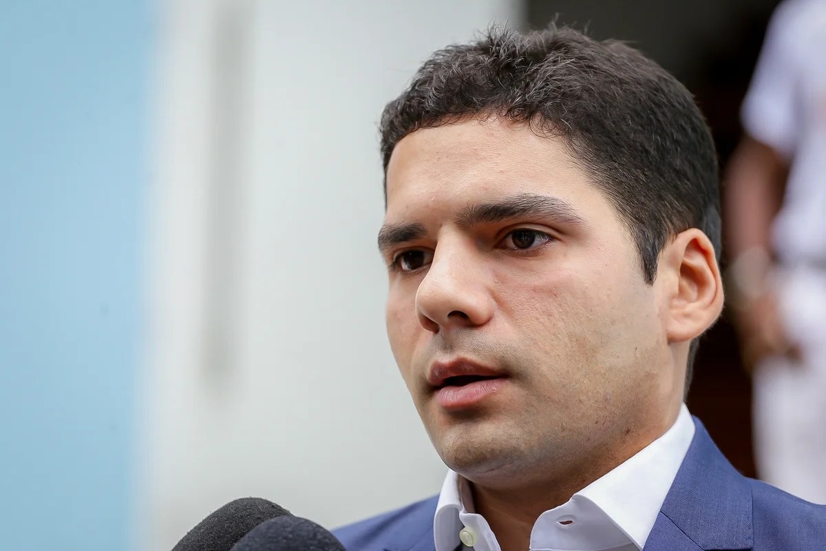 Leonardo Sobral: Parece que as coisas não andam muito bem nos cofres do DER. Tem corte de obras na construtora preferida