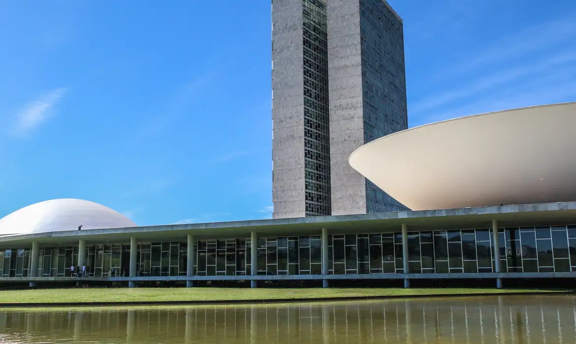 Projeto que susta regras de aborto legal em crianças avança