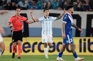 Santiago Germán Solari, do Racing, comemora um gol na partida contra o Vélez no estádio Presidente Perón, em Avellaneda (Argentina) (Foto: EFE/ Adan González)