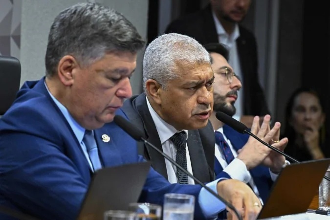 Voz de prisão de Rubens é solicitada durante sessão conduzida por Viana