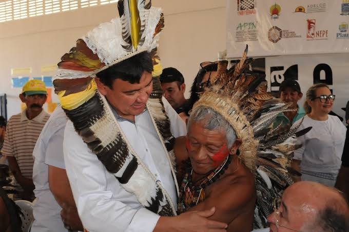A tribo quer outro cacique e já deu pro velho índio, dizem as más línguas