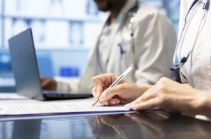 Atestado médico em papel segue válido em 2026, esclarece conselho (Foto: Reprodução/Internet)