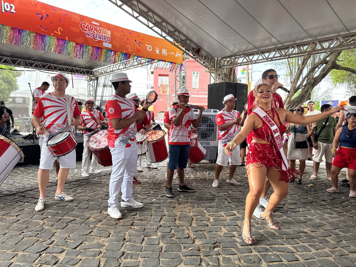 Carnaval e futebol dividem a Praça Pedro II em domingo de programação cultural