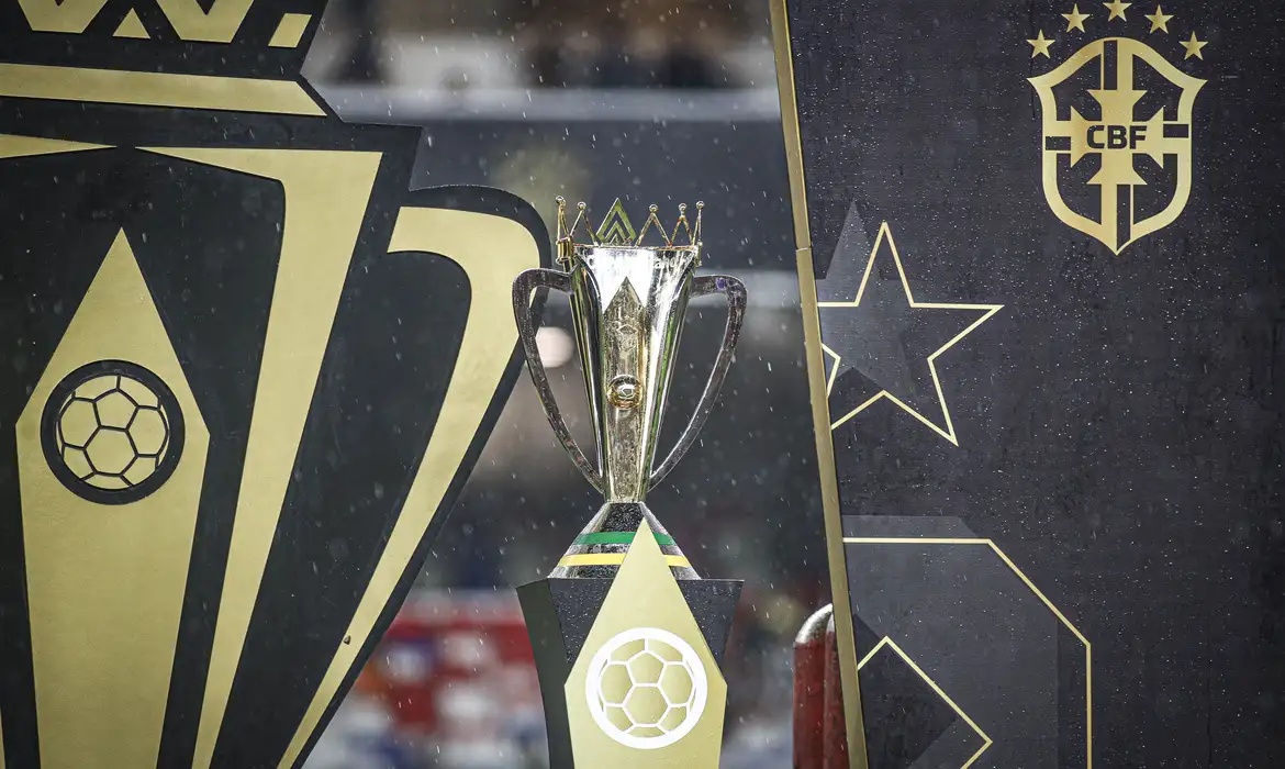 CBF marca para 16h a final da Supercopa entre Flamengo e Corinthians